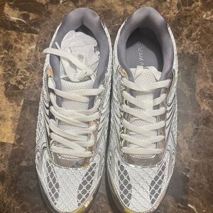 Dream Pairs White and Silver Athletic Shoes